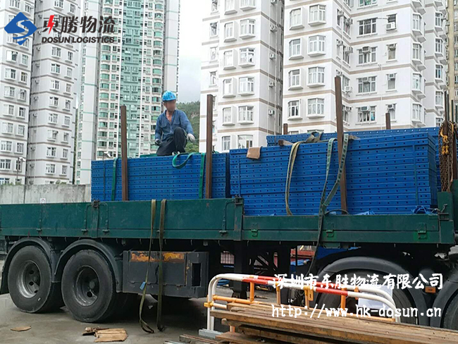 中港物流運輸案例：重型大件平板車包車運輸--深圳市東勝物流；中港物流,中港專線,中港拖車運輸,深圳到香港物流-深圳東勝物流公司,專注中港物流14年